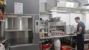 cách chọn thang tời thức ăn